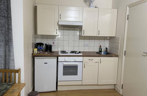 South Bermondsey Apartment | Charming 1-bed Studio in London
