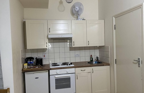South Bermondsey Apartment | Charming 1-bed Studio in London