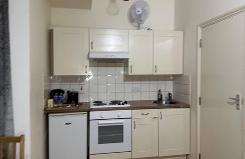 South Bermondsey Apartment | Charming 1-bed Studio in London