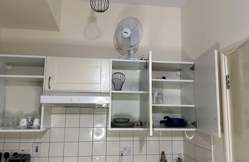 South Bermondsey Apartment | Charming 1-bed Studio in London