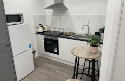 Larkhall Apartment | Charming 1-Bed Studio in London