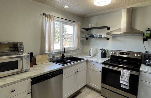 Cimarron Hills House | Charming 1-bedroom house in awesome Colorado Springs with WiFi