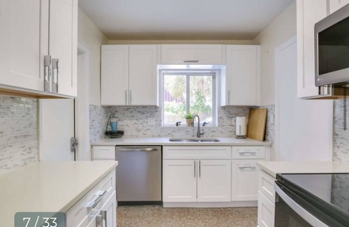 Deerfield Beach Cottage | Charming 1-Bedroom Cottage Steps from the Beach!