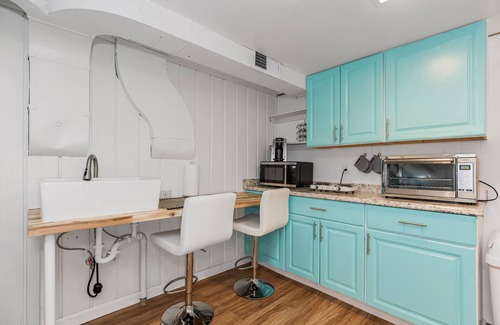 Prairie Village Apartment | Charming 1-bedroom apartment with AC, WiFi in welcoming Prairie Village