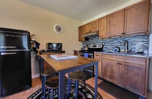 Au Sable Forks Cottage | Charming 1-bedroom riverside cottage in enchanting Au Sable Forks with AC & WiFi