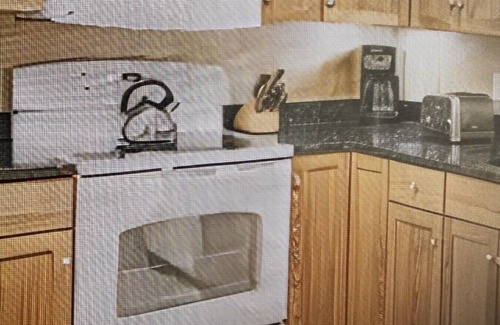 Jeffersonville Villa | Charming 1-bedroom Deluxe Suite with WiFi, AC in quaint Jeffersonville