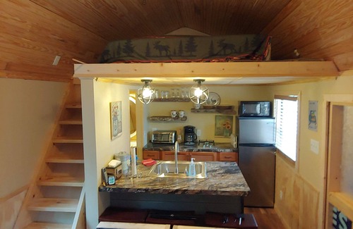 West Jefferson Cabin | Charming 1+-bedroom cabin in marvelous West Jefferson with incredible views