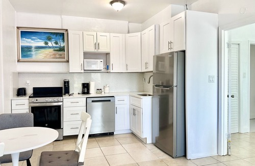 Coquina Key House | Charming 1-bedroom house in pleasant St. Petersburg w/Dock & Free Kayaks