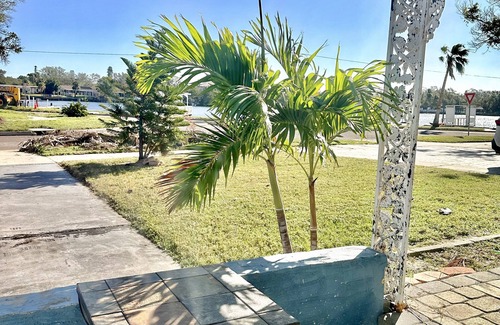 Coquina Key House | Charming 1-bedroom house in pleasant St. Petersburg w/Dock & Free Kayaks