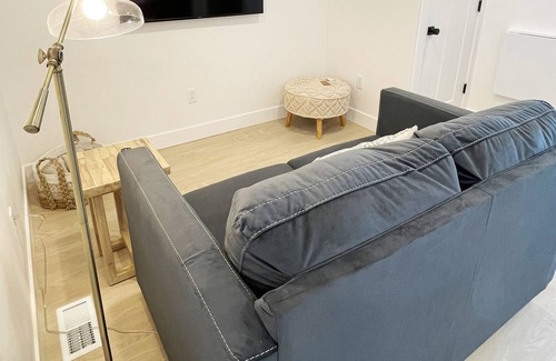 Alpine Apartment | Charming 1 Bedroom 1 bath Private Apartment with Mountain View’s!
