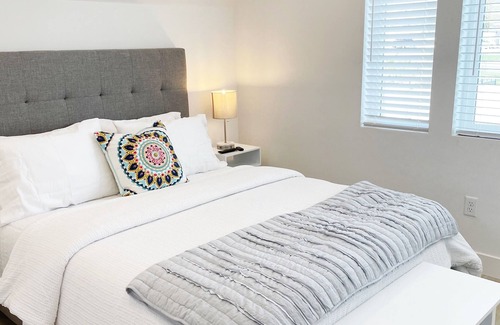 Alpine Apartment | Charming 1 Bedroom 1 bath Private Apartment with Mountain View’s!