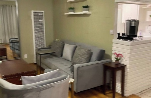 Harbor Apartment | Charming 1-bedroom apartment with WiFi, AC in pleasant Long Beach