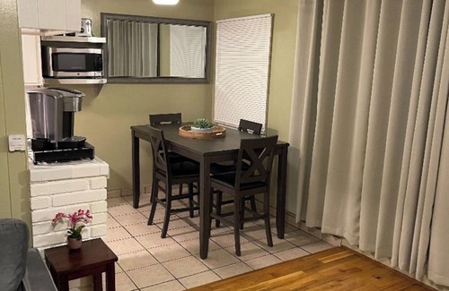Harbor Apartment | Charming 1-bedroom apartment with WiFi, AC in pleasant Long Beach