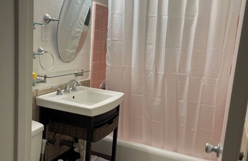 Harbor Apartment | Charming 1-bedroom apartment with WiFi, AC in pleasant Long Beach