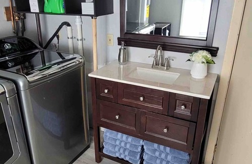 Manchester Apartment | Charming 1-bedroom apartment with WiFi, AC in terrific Manchester