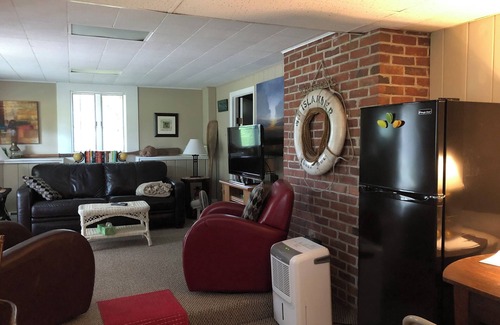 Middlebury Apartment | Charming 1-bedroom apartment with off street parking in Middlebury.