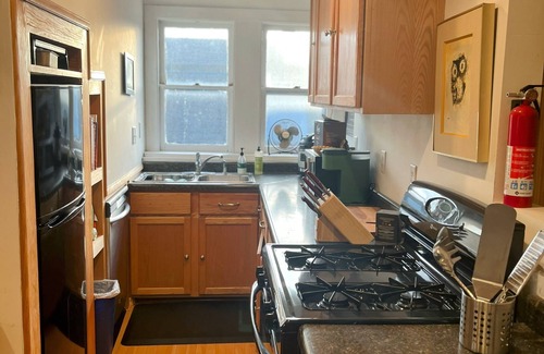Summit - University Apartment | Charming 1-bedroom apartment with AC, WiFi in Historic Saint Paul