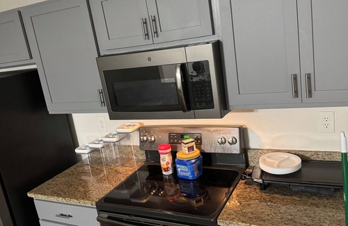 Tuscaloosa Apartment | Charming 1-bedroom apartment with AC, garage, and WiFi in lovely Tuscaloosa