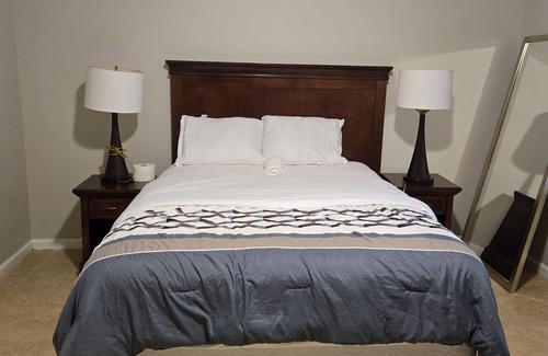 Austell House | Charming 1-bedroom and shared bath with fitness room and AC in lovely Marietta