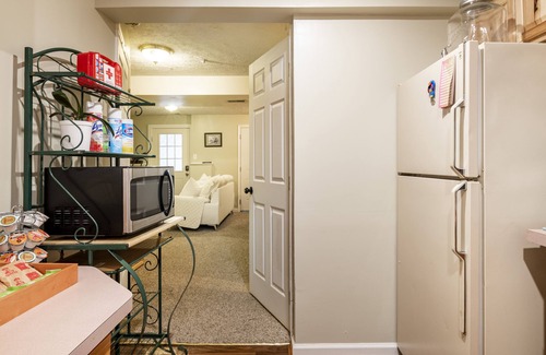 Frederick House | Charming 1 Bedroom Apt- Best Location Near Downtown Frederick & DC