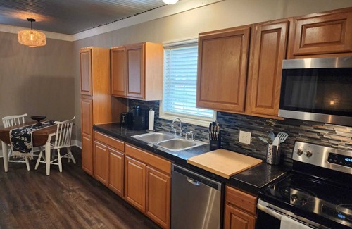 Greenwood Apartment | Charming 1-bedroom apartment with WiFi and close to the Hospital in Greenwood