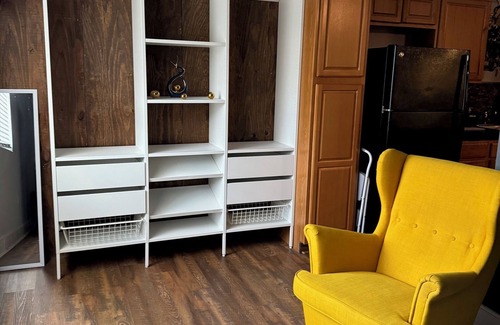 Greenwood Apartment | Charming 1-bedroom apartment with WiFi, close to the hospital in Greenwood