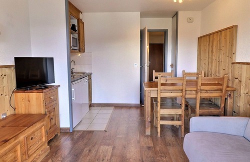 La Perriere Apartment | Charming 1-Bedroom Apartment in La Tania, Ski-In/Ski-Out, Sleeps 4