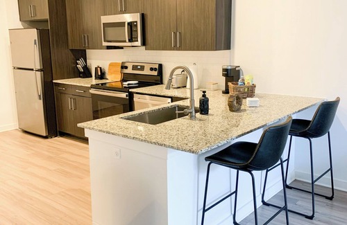 Boulevard Heights Apartment | Charming 1-bedroom apartment in fabulous Grant Park.