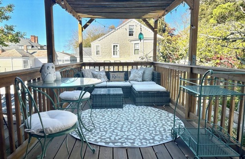 Yachting Village House | Charming 1-bedroom apartment with deck in enchanting Newport with AC, WiFi
