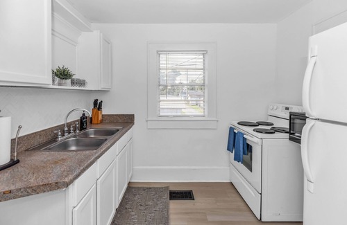 Sanford Apartment | Charming 1-Bedroom Apartment in Historic Sanford – Ideal for Long-Term Stays