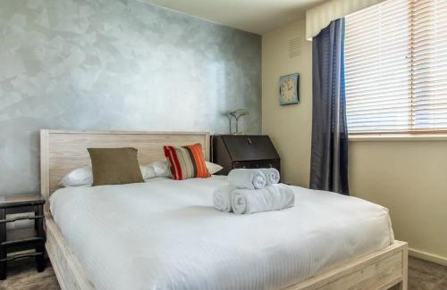 South Yarra Apartment | Charming 1 Bedroom Apartment in Vibrant South Yarra