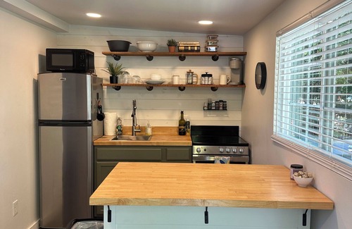 Atascadero Cottage | Charming 1-bedroom cottage in the country yet minutes to the 101 and downtown.
