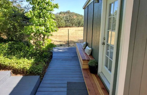 Atascadero Cottage | Charming 1-bedroom cottage in the country yet minutes to the 101 and downtown.
