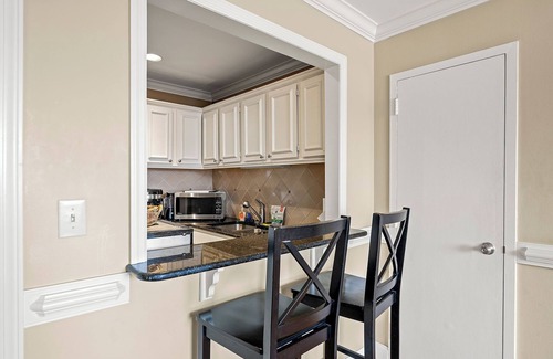 Peachtree Center Condo | Charming 1-Bedroom Condo in Atlanta with Free Parking, AC, & WiFi- 1205