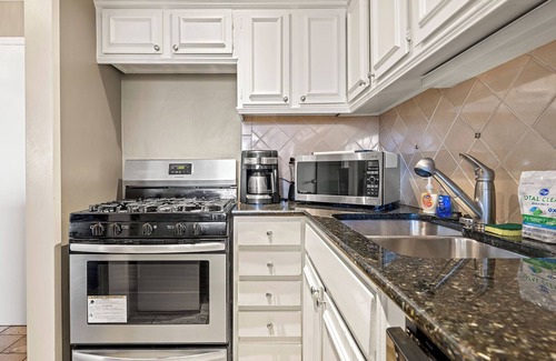 Peachtree Center Condo | Charming 1-Bedroom Condo in Atlanta with Free Parking, AC, & WiFi- 1205