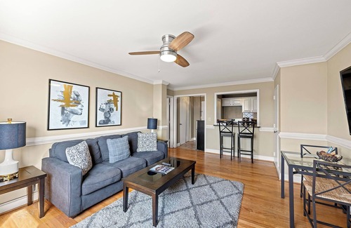 Peachtree Center Condo | Charming 1-Bedroom Condo in Atlanta with Free Parking, AC, & WiFi- 1205