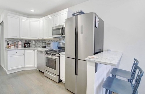 Hoboken Condo | Charming 1-bedroom condo in Hoboken with WiFi walk-in closet