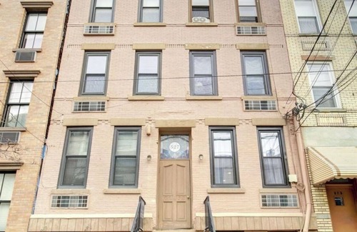 Hoboken Condo | Charming 1-bedroom condo in Hoboken with WiFi walk-in closet