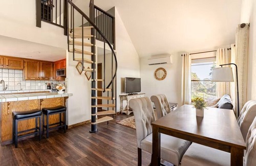Oakhurst Cottage | Charming 1-bedroom cottage with AC, & WiFi in Oakhurst - Yosemite National Park.
