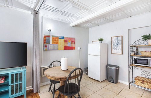 Virginia Highland Cottage | Charming 1-bedroom cottage with WiFi, Parking Near Piedmont Park and Beltline