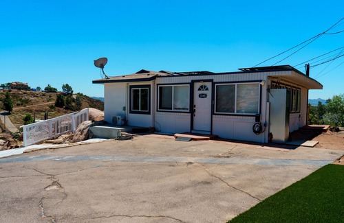 Ramona Cottage | Charming 1-bedroom cottage with WiFi and AC in Ramona