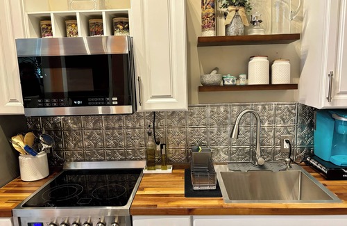Cody Cottage | Charming 1-bedroom guest house near Yellowstone National Park.