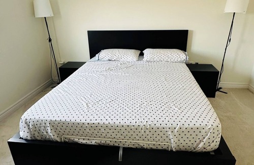 Grand River South House | Charming 1-bedroom house with AC, WiFi in superb Kitchener