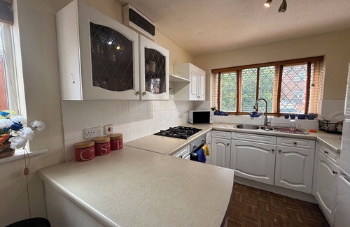 Acocks Green House | Charming 1-bedroom house for Solo, Couple & Family WiFi & Parking in Birmingham