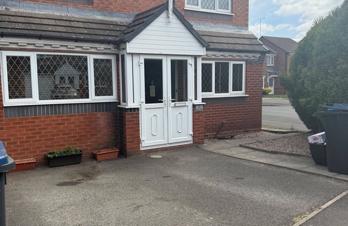 Acocks Green House | Charming 1-bedroom house for Solo, Couple & Family WiFi & Parking in Birmingham