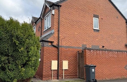 Acocks Green House | Charming 1-bedroom house for Solo, Couple & Family WiFi & Parking in Birmingham