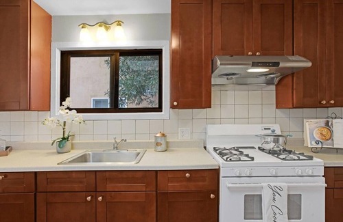San Bruno House | Charming 1-bedroom house with AC, WiFi in delightful San Bruno