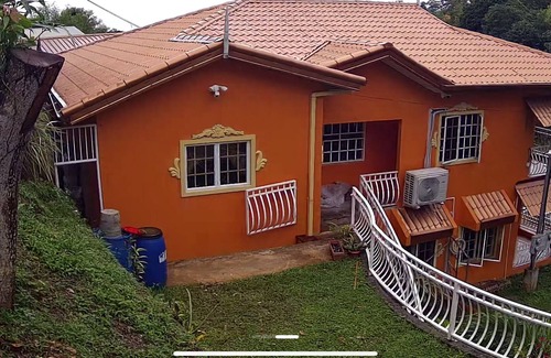 Saint James House | Charming 1 bedroom home with WiFi, AC in brilliant St James 10 minutes from city