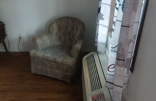 Mayo House | Charming 1-bedroom hotel with AC, WiFi in delightful Mayo