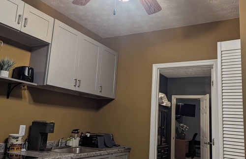 Conyers House | Charming 1-bedroom house in delightful Conyers with WiFi, AC, fitness room